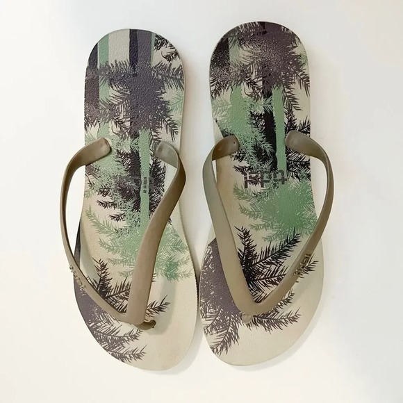 TIDAL Tropical Print Classic Flip Flops - Picture 2 of 9